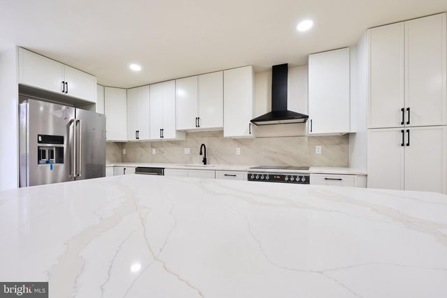 1904 LAMSON PL, Mclean, VA 22101