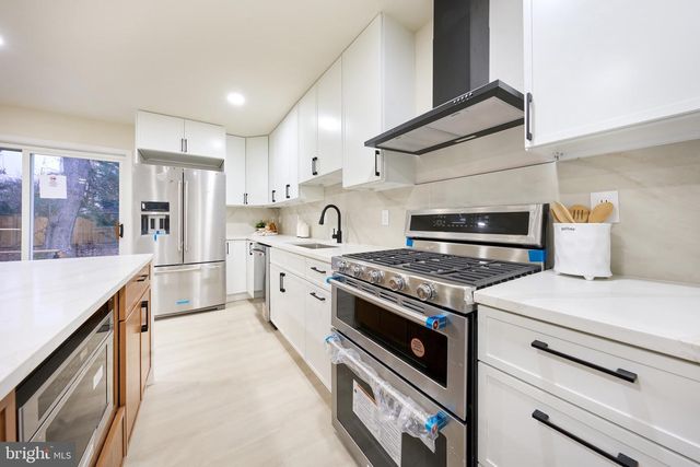 1904 LAMSON PL, Mclean, VA 22101