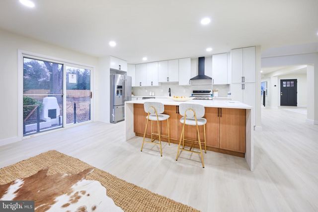 1904 LAMSON PL, Mclean, VA 22101