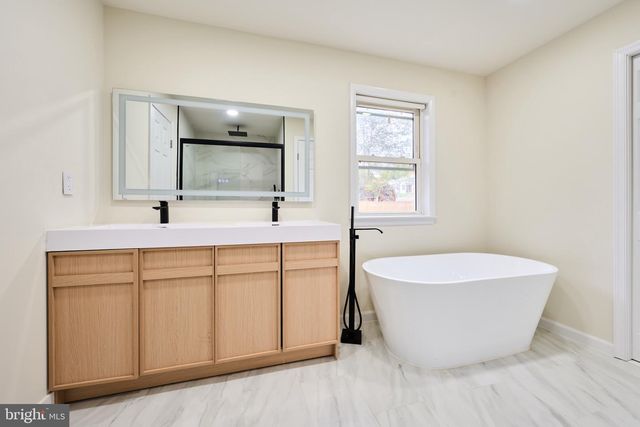 1904 LAMSON PL, Mclean, VA 22101