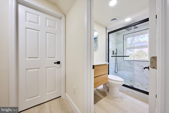 1904 LAMSON PL, Mclean, VA 22101