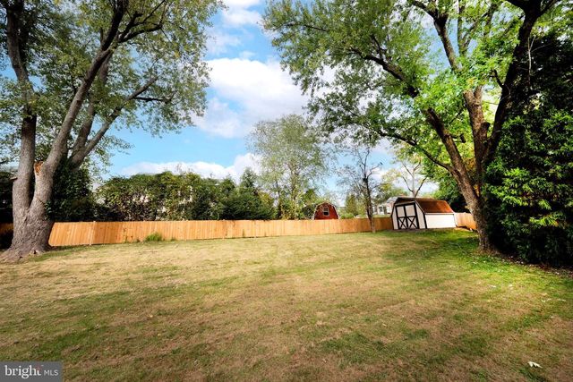 1904 LAMSON PL, Mclean, VA 22101