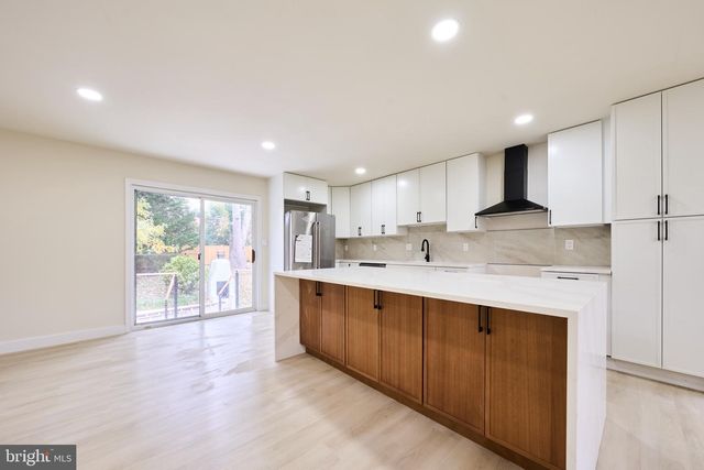 1904 LAMSON PL, Mclean, VA 22101