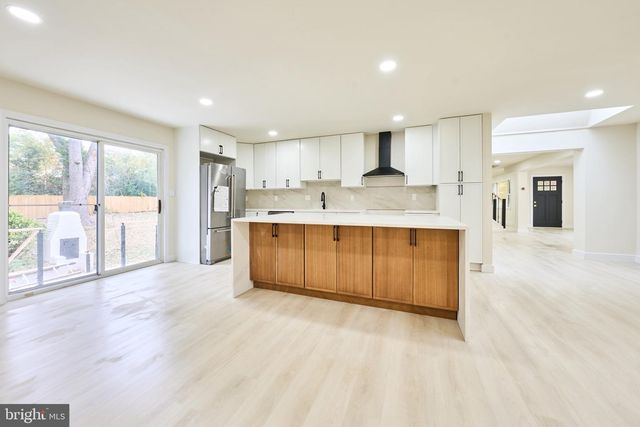 1904 LAMSON PL, Mclean, VA 22101