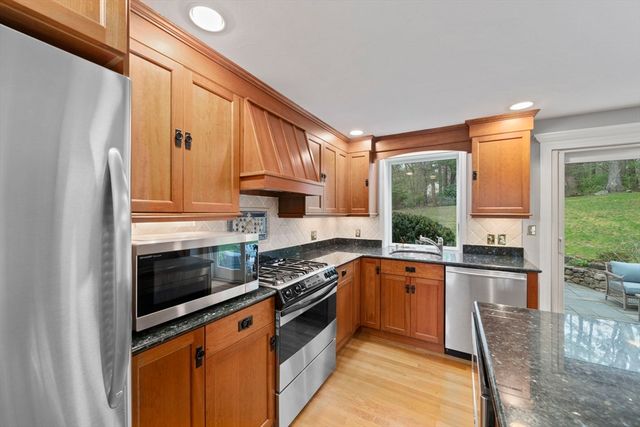46 Fairways Edge Drive, Marshfield, MA 02050