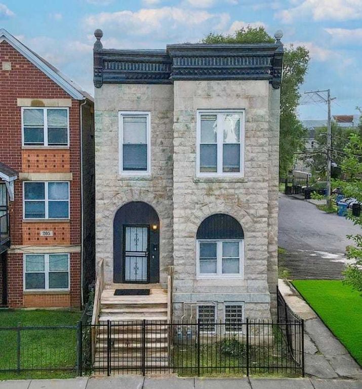 209 S Albany Avenue 1, Chicago, IL 60612