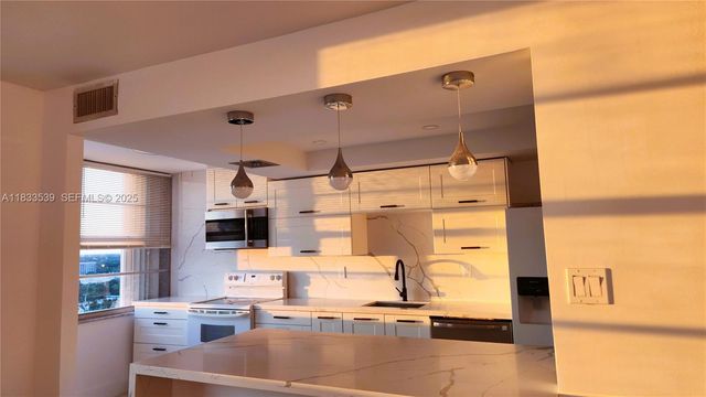 18051 Biscayne Boulevard 1705, Aventura, FL 33160