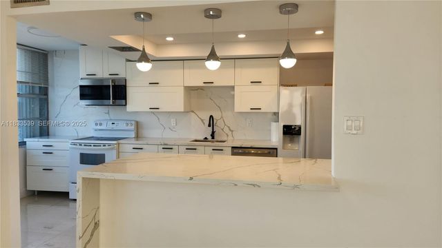18051 Biscayne Boulevard 1705, Aventura, FL 33160