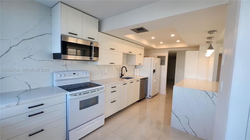 18051 Biscayne Boulevard 1705, Aventura, FL 33160