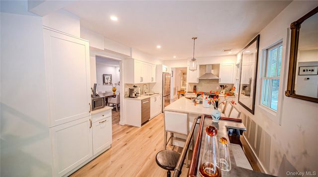 36 Breezy Drive, Sag Harbor, NY 11963