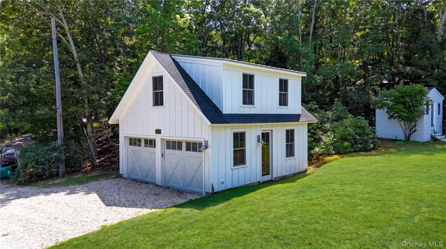 36 Breezy Drive, Sag Harbor, NY 11963