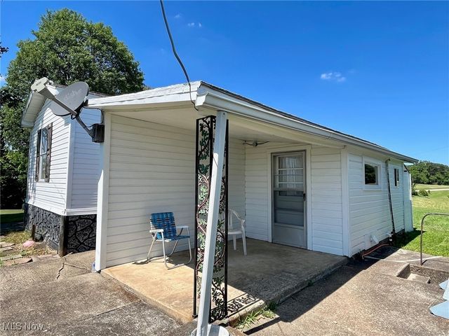 909 Kings Ridge Rd, St Marys, WV 26170