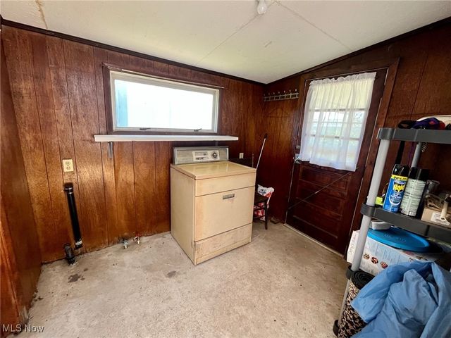 909 Kings Ridge Rd, St Marys, WV 26170