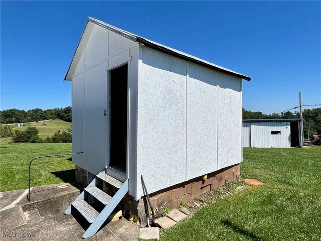 909 Kings Ridge Rd, St Marys, WV 26170