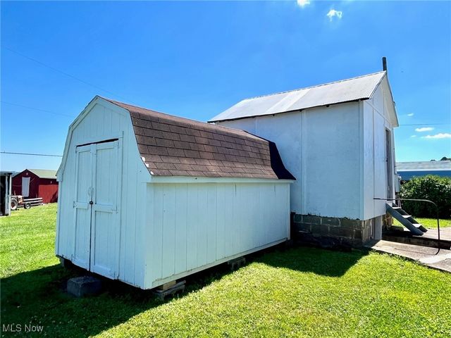 909 Kings Ridge Rd, St Marys, WV 26170