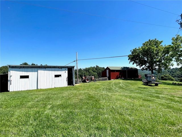 909 Kings Ridge Rd, St Marys, WV 26170