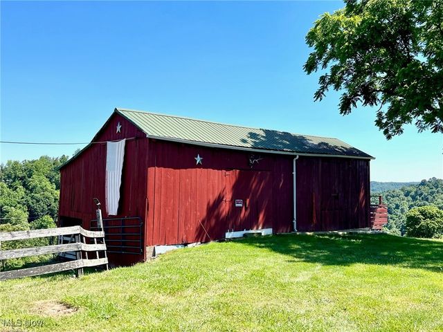 909 Kings Ridge Rd, St Marys, WV 26170