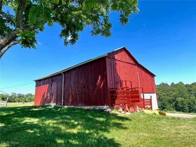 909 Kings Ridge Rd, St Marys, WV 26170