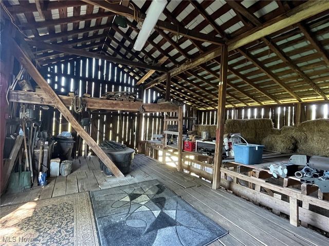 909 Kings Ridge Rd, St Marys, WV 26170