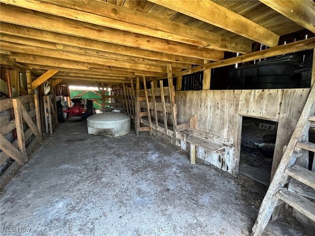 909 Kings Ridge Rd, St Marys, WV 26170