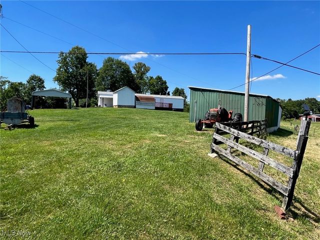 909 Kings Ridge Rd, St Marys, WV 26170