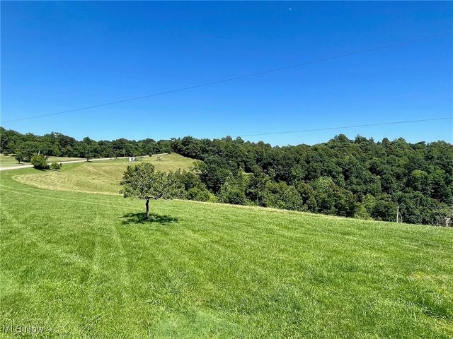 909 Kings Ridge Rd, St Marys, WV 26170