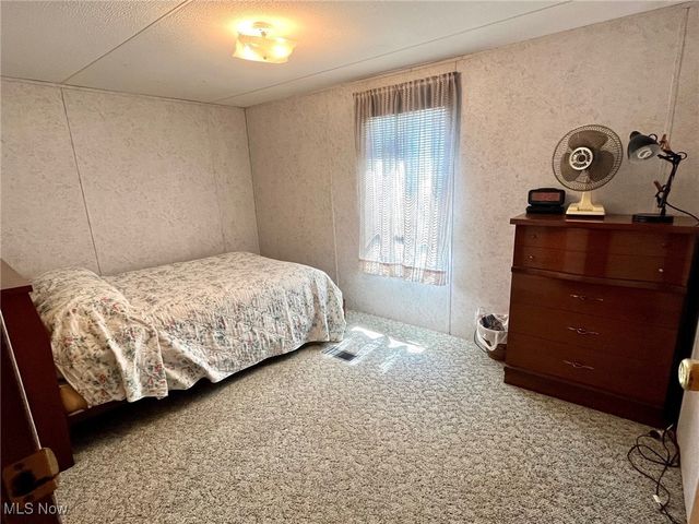 909 Kings Ridge Rd, St Marys, WV 26170