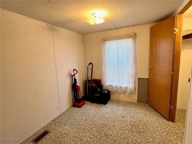 909 Kings Ridge Rd, St Marys, WV 26170