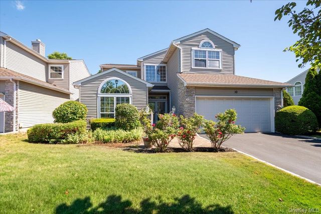 10 Windwatch Drive, Hauppauge, NY 11788