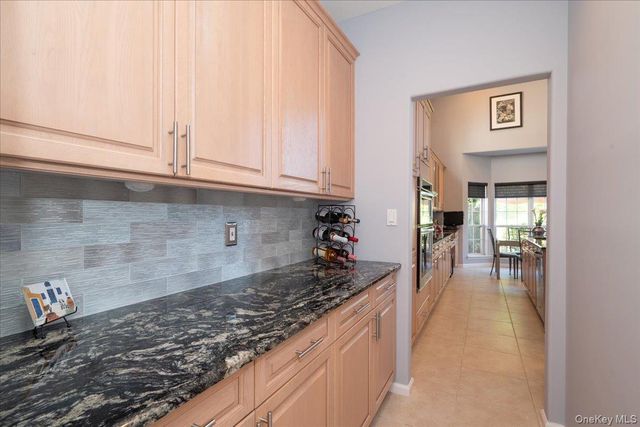 10 Windwatch Drive, Hauppauge, NY 11788