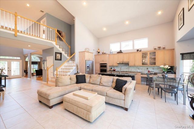 10 Windwatch Drive, Hauppauge, NY 11788