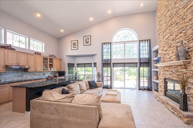 10 Windwatch Drive, Hauppauge, NY 11788