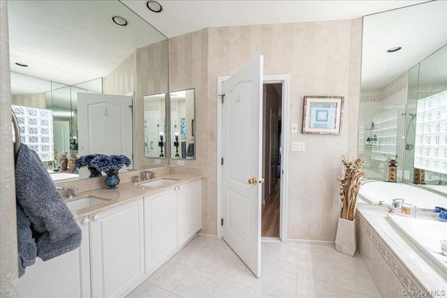 10 Windwatch Drive, Hauppauge, NY 11788