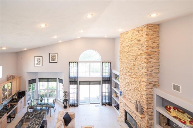 10 Windwatch Drive, Hauppauge, NY 11788