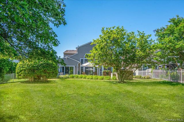 10 Windwatch Drive, Hauppauge, NY 11788