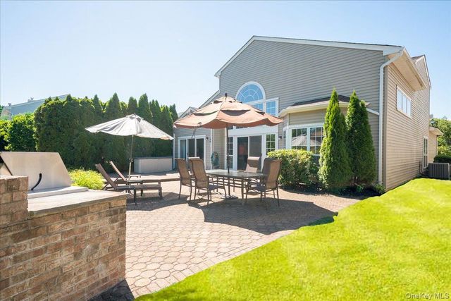 10 Windwatch Drive, Hauppauge, NY 11788