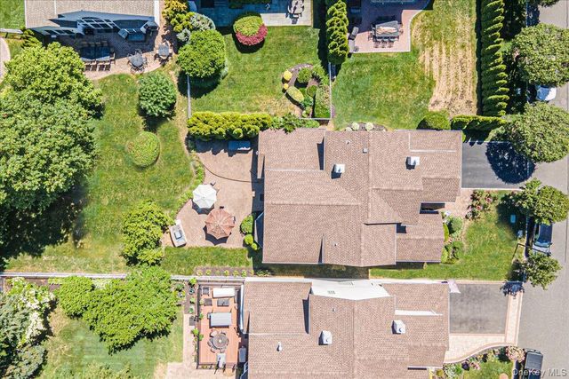 10 Windwatch Drive, Hauppauge, NY 11788