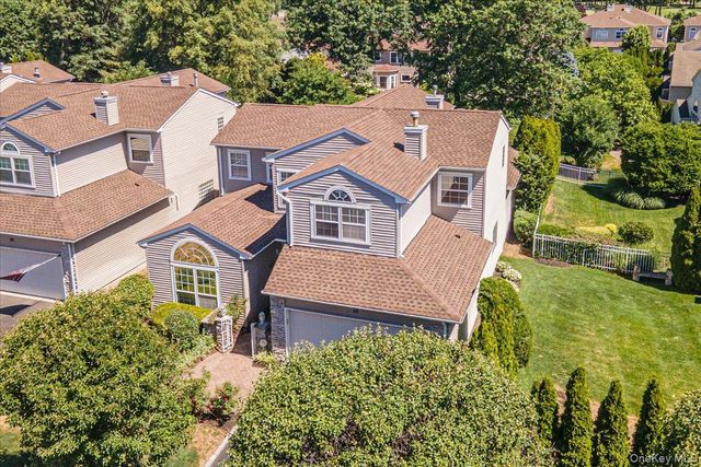 10 Windwatch Drive, Hauppauge, NY 11788