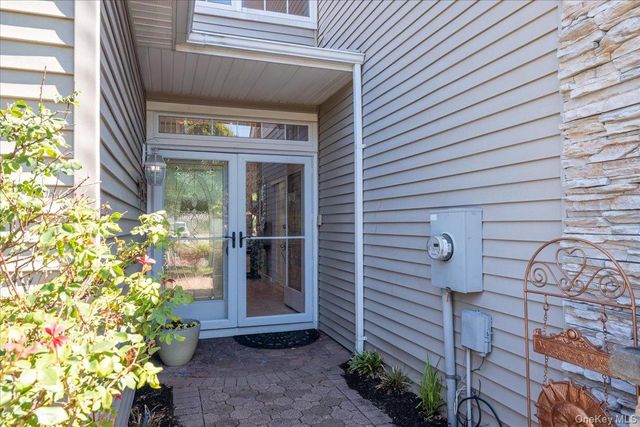 10 Windwatch Drive, Hauppauge, NY 11788