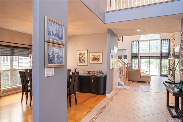 10 Windwatch Drive, Hauppauge, NY 11788