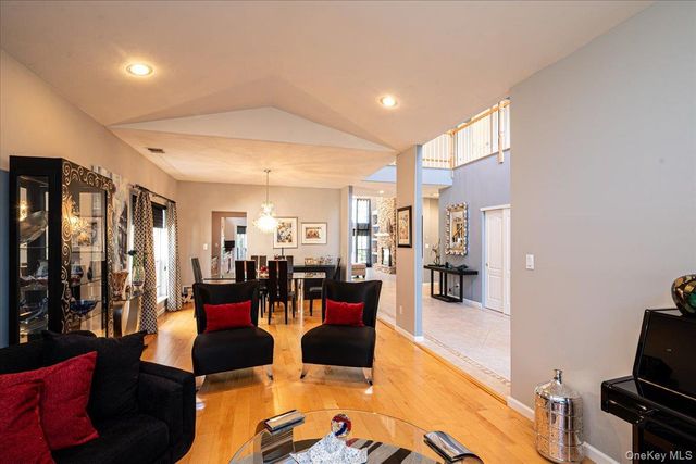 10 Windwatch Drive, Hauppauge, NY 11788