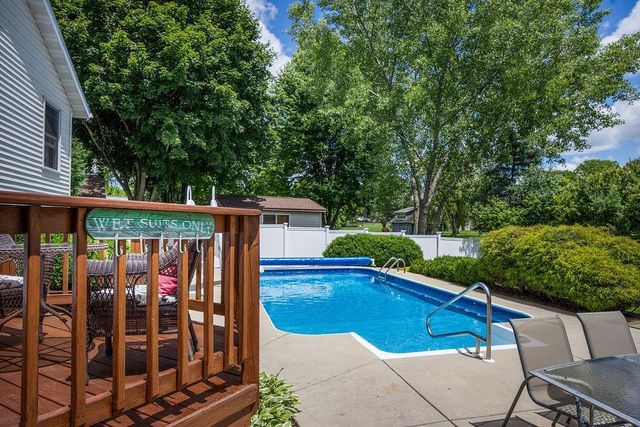 232 Yarrow Hill Drive, Cottage Grove, WI 53527