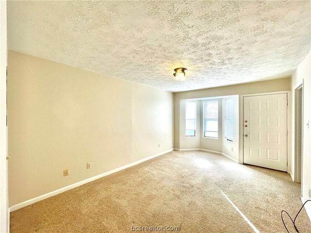 4441 Old College 2206, Bryan, TX 77801