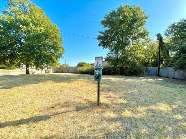 4441 Old College 2206, Bryan, TX 77801