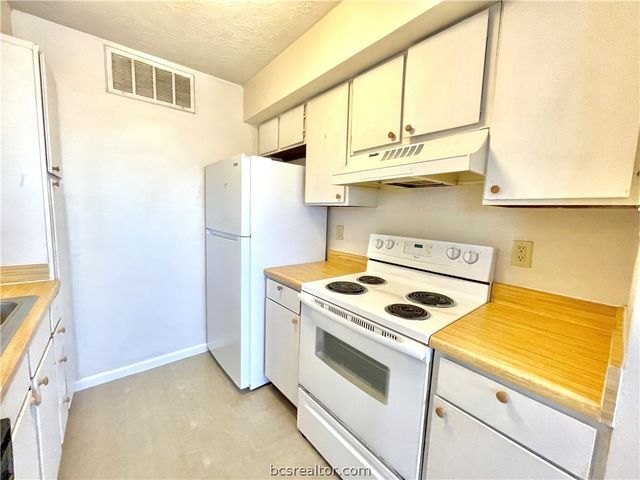 4441 Old College 2206, Bryan, TX 77801