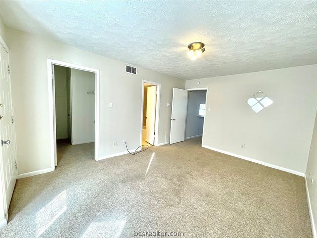 4441 Old College 2206, Bryan, TX 77801