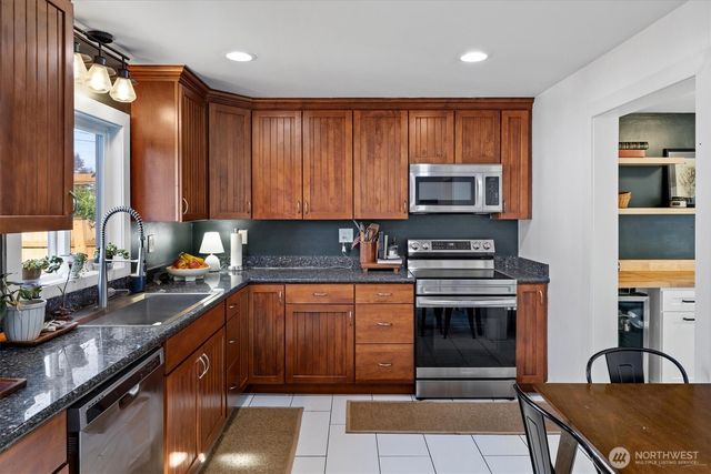 728 5th Street SE, Puyallup, WA 98372