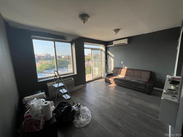 81-15 Queens 6L, Elmhurst, NY 11373