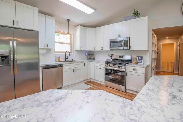 1002 Oxford Hills Drive, Maryville, TN 37803