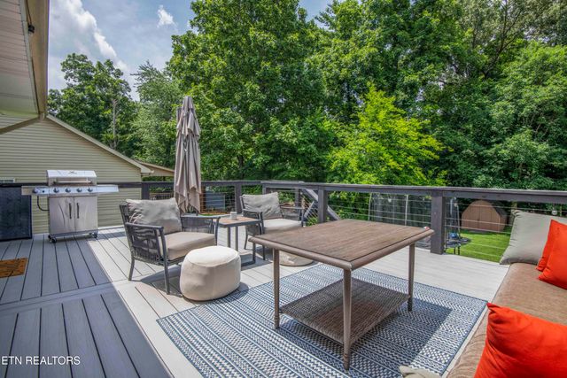 1002 Oxford Hills Drive, Maryville, TN 37803
